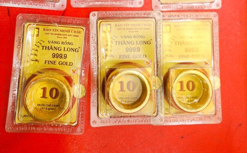 The domestic price of round gold rings is approaching 100 million VND/tael. Illustrative photo: Phan Anh