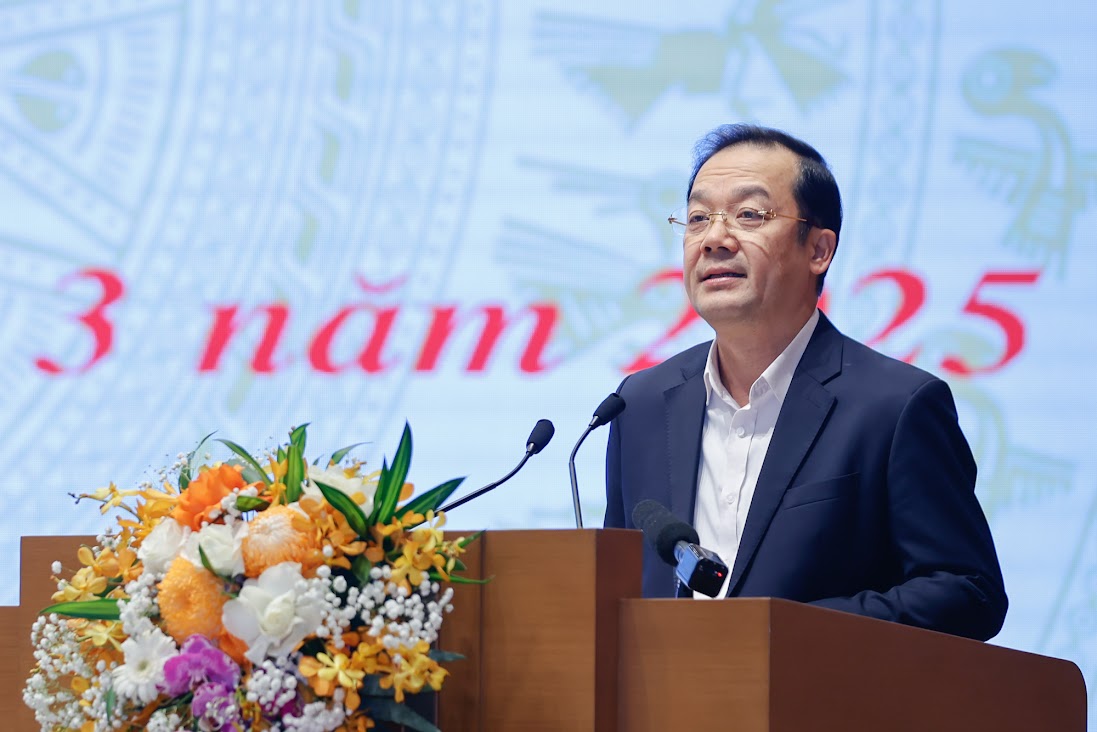 Deputy Minister of Science and Technology Pham Duc Long also clearly stated the task of building a virtual assistant to support people and businesses in performing online public services. Photo: VGP/Nhat Bac