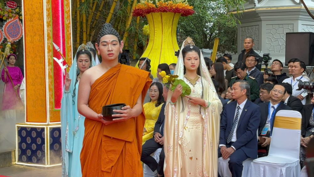 Special features of the statue procession and parade during the Lunar New Year Festival. Photo: Tran Thi