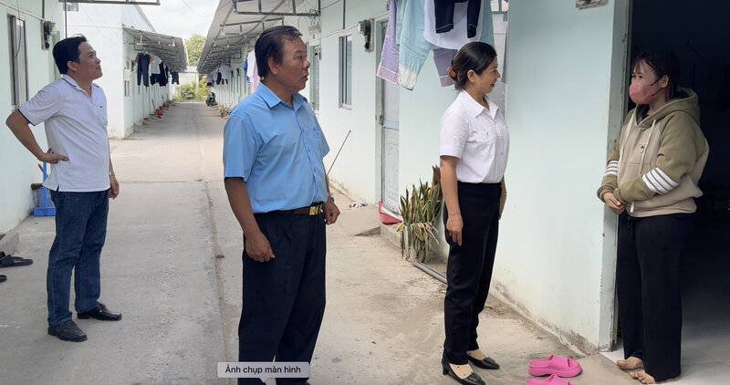 The self-management team of the workers' dormitory creates a safe living environment. Photo: Hoang Loc