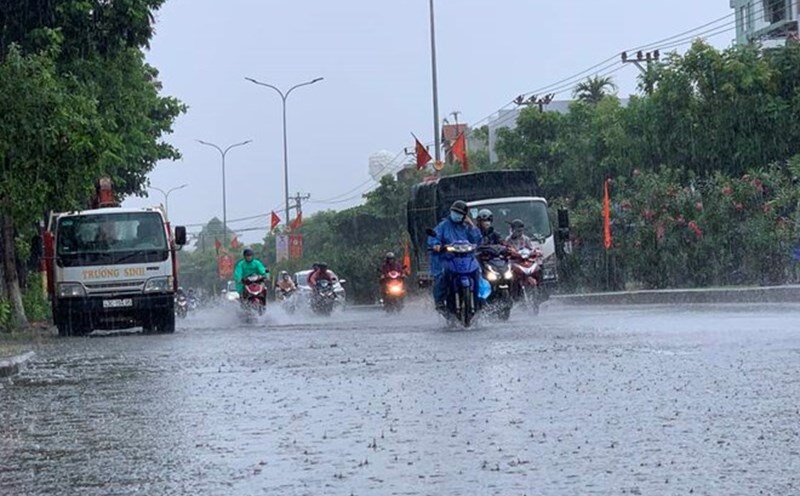 It is forecasted that due to the impact of cold air, today, March 18, the Central region will have rain, locally moderate rain, heavy rain. Photo: Nguyen Linh