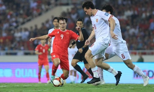 Đội tuyển Indonesia (áo trắng) vẫn còn cơ hội ở bảng C vòng loại World Cup 2026. Ảnh: Minh Dân