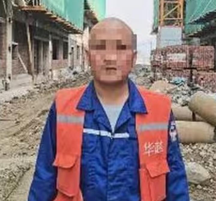 The body floating at sea has many characteristics similar to a person missing a few days ago. Photo: Ngoc Anh