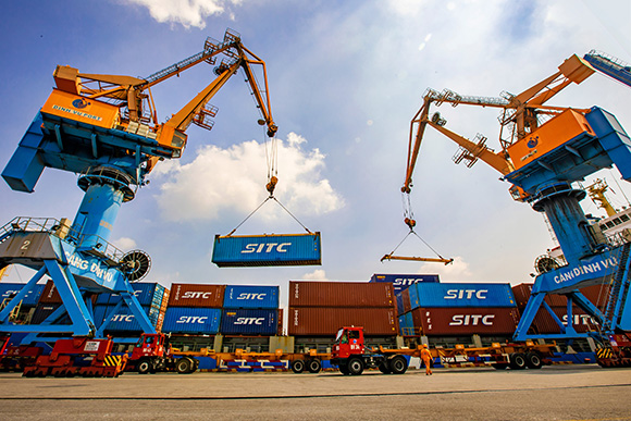 Hai Phong requires a 30% reduction in time, costs, and administrative procedures related to the investment and business environment. Photo: Minh Hung