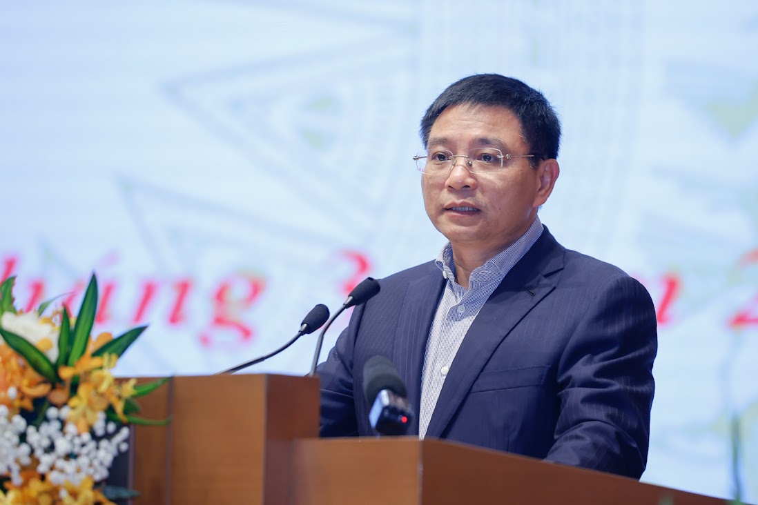 Minister of Finance Nguyen Van Thang informed about promoting science and technology, innovation, creativity and digital transformation. Photo: VGP/Nhat Bac