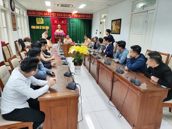 Phòng Cảnh sát giao thông Công an TP Đà Nẵng làm việc với 11 trường hợp xe ô tô và mô tô vi phạm. Ảnh: Công an cung cấp