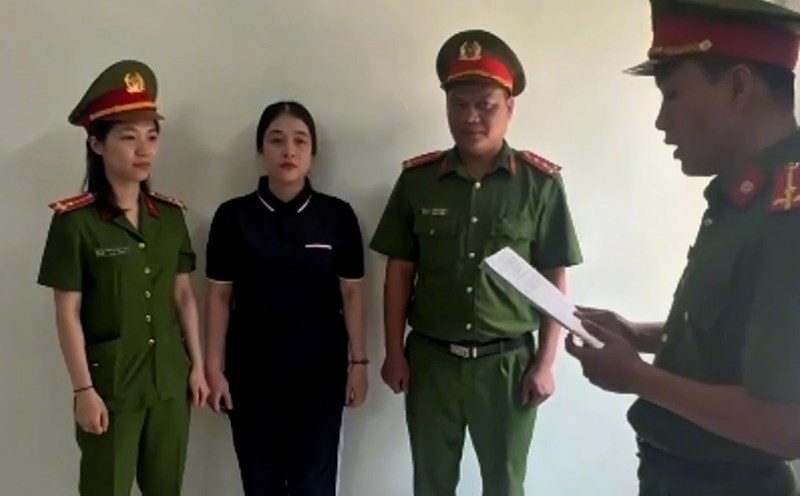 Prosecution of female Mercedes driver who caused a series of accidents in Ho Chi Minh City. Photo: Provided by the police