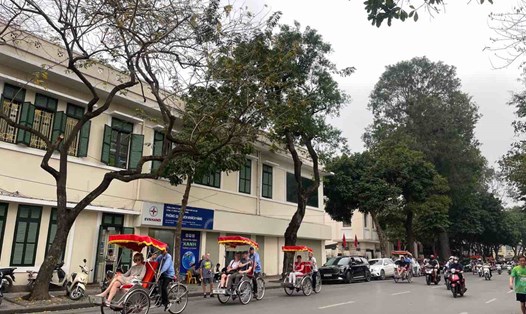 Khu vực dự kiến xây dựng quảng trường - công viên cạnh hồ Hoàn Kiếm. Ảnh: Khánh An