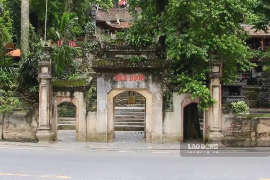 The Department of Heritage requested Thai Nguyen to inspect the demolition of the hundred-year-old relic. Photo: Nguyen Hoan.