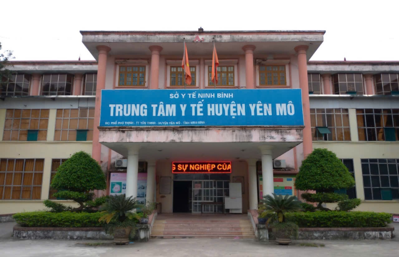 The People's Committee of Ninh Binh province decided to temporarily suspend the transfer of 7 Medical Centers under the Provincial Department of Health to the People's Committees of districts and cities for management. Photo: Nguyen Truong