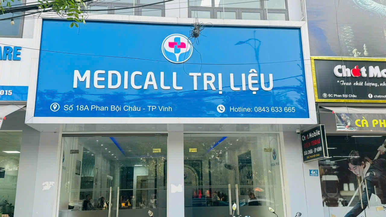 A business household at 18A Phan Boi Chau (Vinh City) was fined VND35 million for violating advertising. Photo: Quang Dai