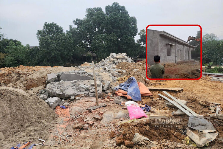The cultural house under construction was demolished due to subsidence and cracking. Photo: To Cong.
