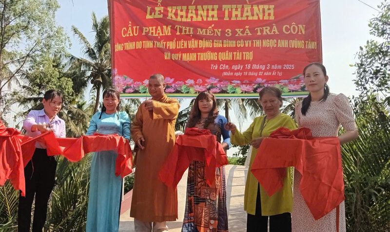 Tra On inaugurates a traffic bridge for ethnic minority areas. Photo: TTVH Tra On