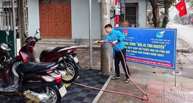 Warmth of the "Washing vehicles to raise funds" model in Kinh Mon. Photo: Hai Duong Youth