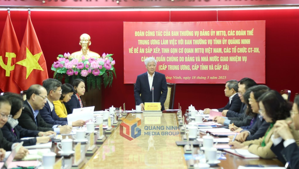The working delegation of the Standing Committee of the Vietnam Fatherland Front Party Committee and Central organizations worked with the Standing Committee of the Quang Ninh Provincial Party Committee. Photo: Quang Ninh Provincial Media Center