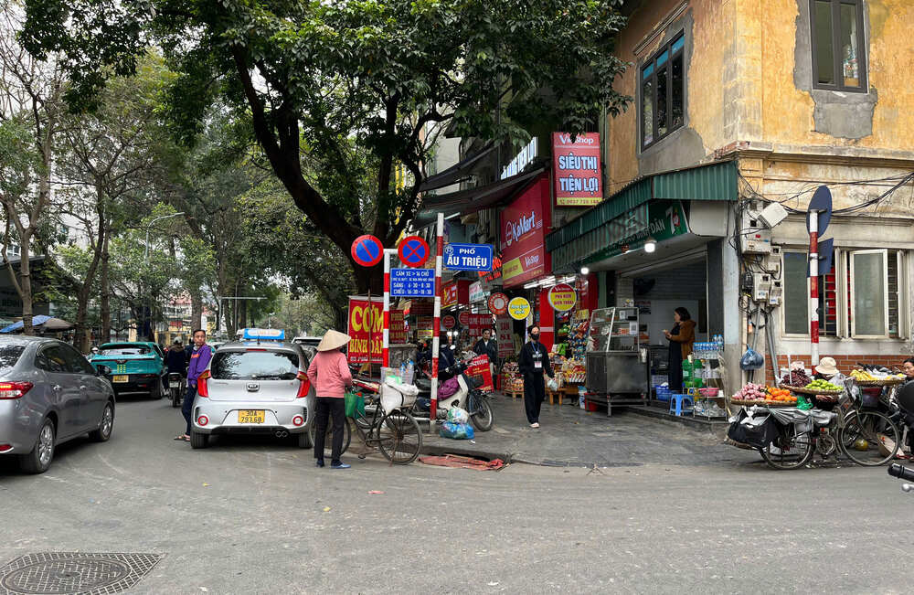 Tu ngay 1.3, thanh pho Ha Noi trien khai phuong an thi diem han che xe o to tren 16 cho hoat dong trong khu vuc pho co va xung quanh ho Hoan Kiem.