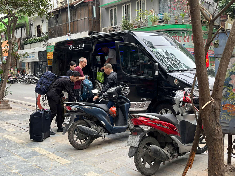 Viec han che xe o to ra vao mot so tuyen pho khong chi giup viec di lai, sinh hoat cua nguoi dan tro nen thuan loi hon ma con gop phan nang cao trai nghiem cua du khach khi tham quan thu do Ha Noi.