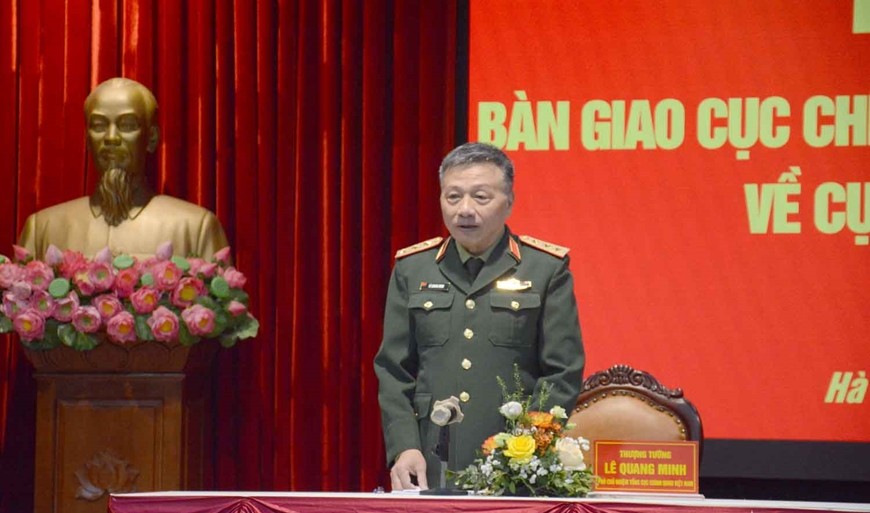 Senior Lieutenant General Le Quang Minh - Deputy Director of the General Department of Politics - spoke at the Conference on handing over the Department of Policy and Social Insurance of the Ministry of National Defense to the Department of Policy and Social Affairs. Photo: Ministry of National Defense