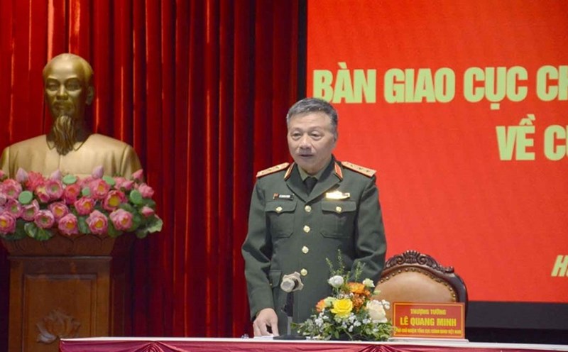 Senior Lieutenant General Le Quang Minh - Deputy Director of the General Department of Politics - spoke at the Conference on handing over the Department of Policy and Social Insurance of the Ministry of National Defense to the Department of Policy and Social Affairs. Photo: Ministry of National Defense