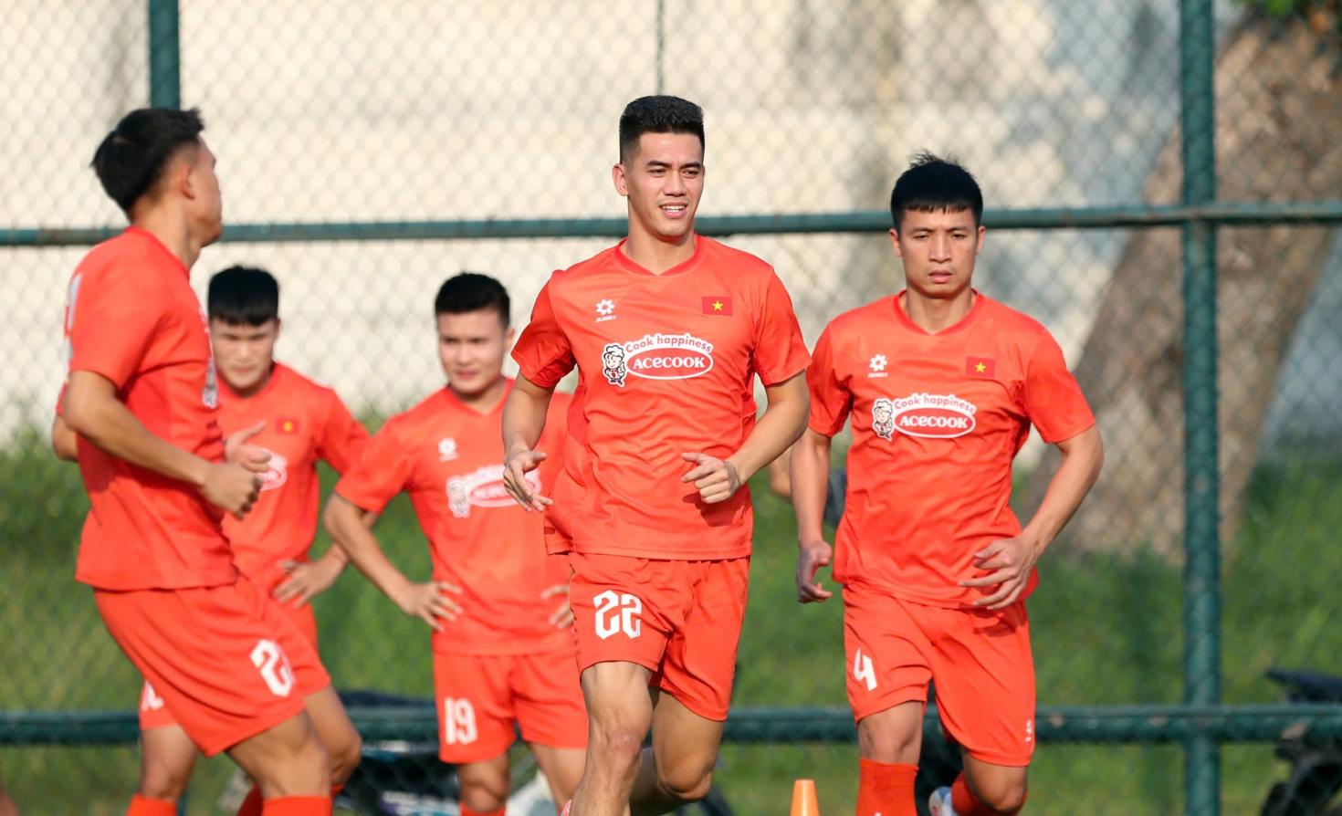 Vietnam team played a friendly match with Cambodia. Photo: Thanh Vu