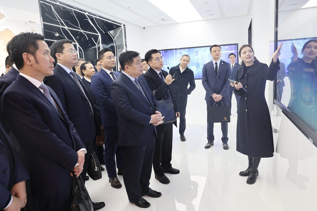 Viceprimer Ministro Nguyen Chi Dung en un viaje de negocios en China. Foto: VGP