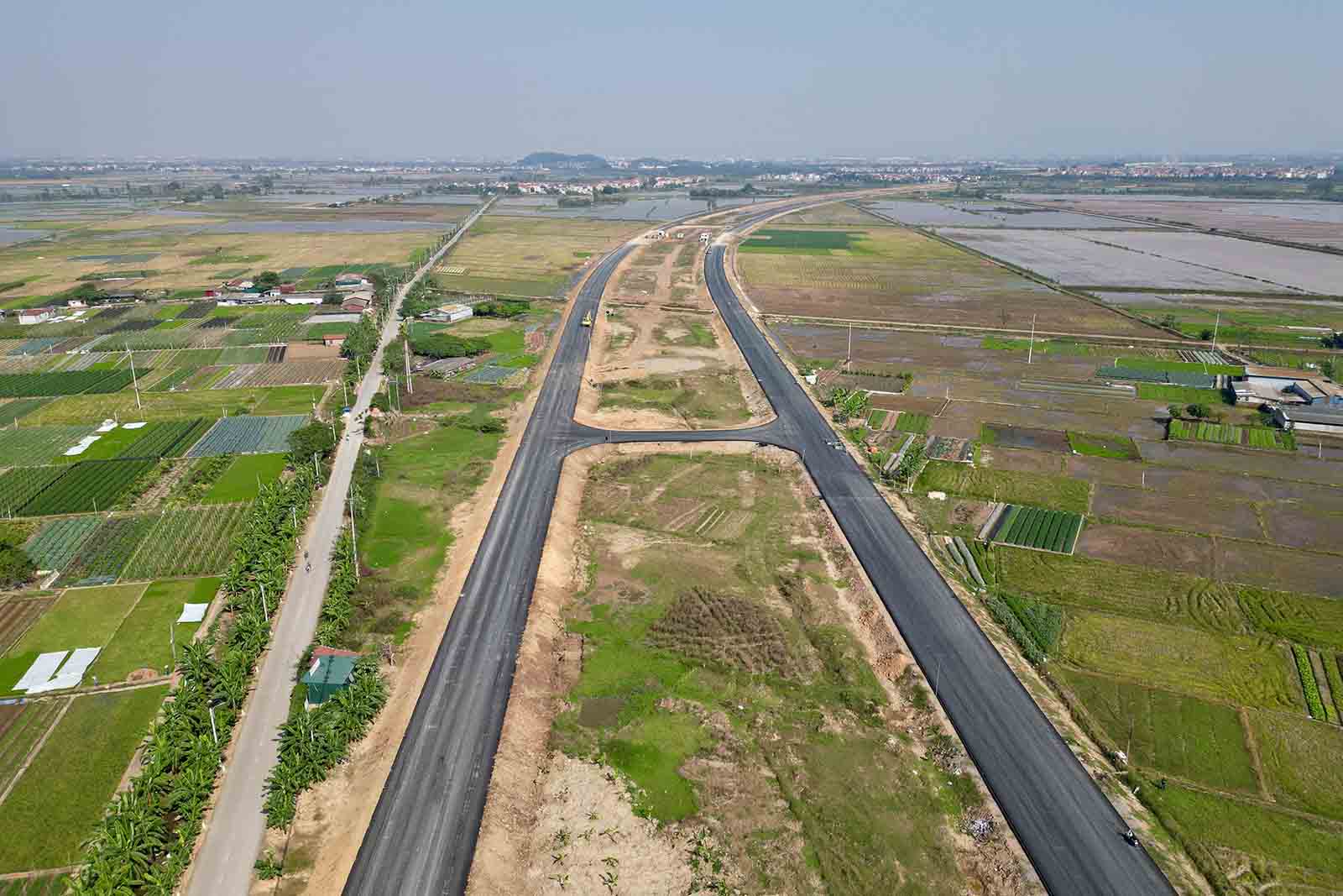Hanoi started construction of the Ring Road 4 expressway on the occasion of May 19. Illustrative photo: Huu Chanh