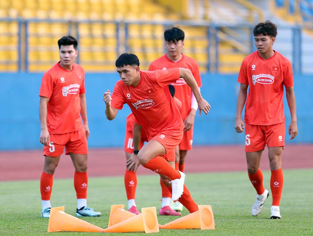 The Vietnam team will renew the squad in all 3 lines to compete with the Cambodia team. Photo: Thanh Vu