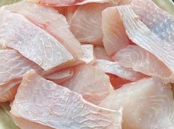 Lunch should include protein-rich foods like fish to help reduce visceral fat. Photo: Kieu Vu