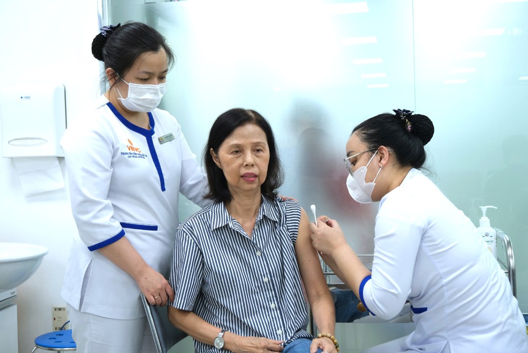 VNVC cung cap day du gan 50 loai vac xin phong gan 50 benh truyen nhiem cho tre em va nguoi lon. Anh: Anh Dao