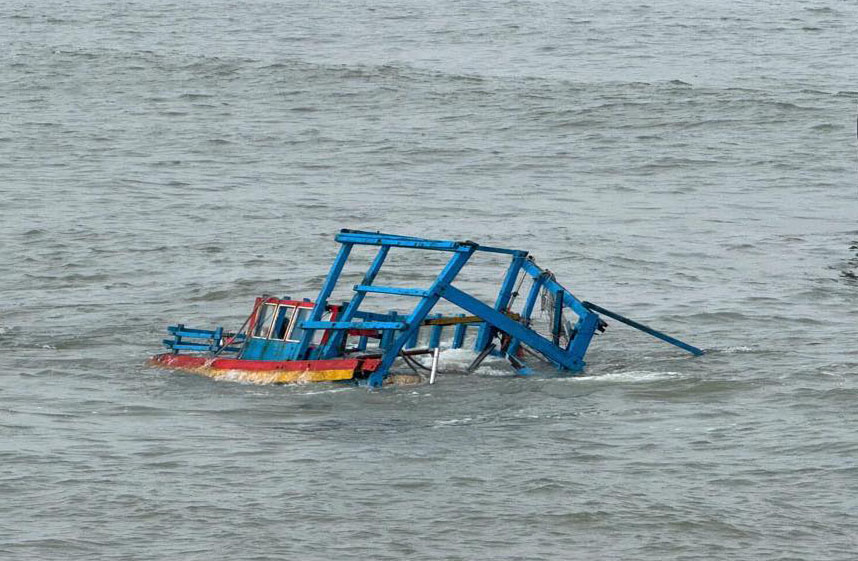 The fishing boat sinking left 4 Nghe An fishermen missing. Illustrative photo: Ngoc Anh