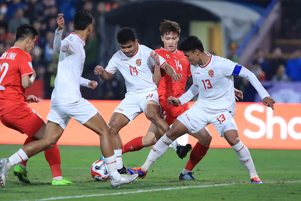 The Indonesian team (in white) has made a big change before meeting Australia. Photo: Minh Dan