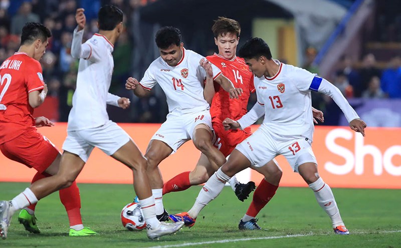 The Indonesian team (in white) has made a big change before meeting Australia. Photo: Minh Dan