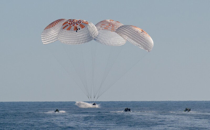SpaceX's crew Dragon spacecraft successfully brought the two crew members stranded on the ISS back to Earth safely. Photo: AFP