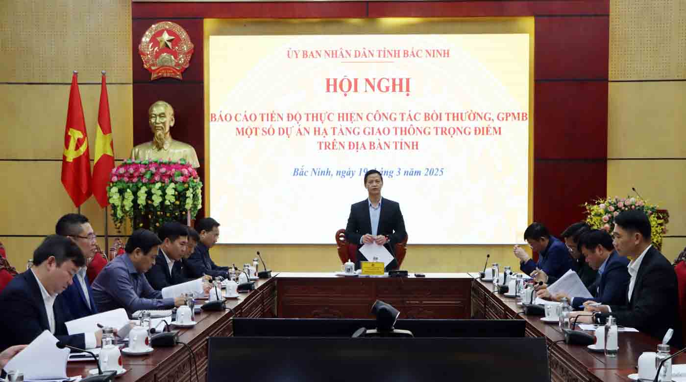 Overview of the conference to report the progress of compensation and site clearance for 3 key transport projects in Bac Ninh province. Photo: Dang Hoa