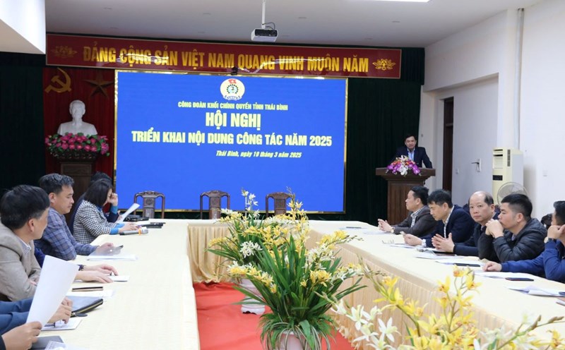 Chairman of Thai Binh Provincial Federation of Labor Bui Xuan Vinh spoke at the conference. Photo: Ba Manh