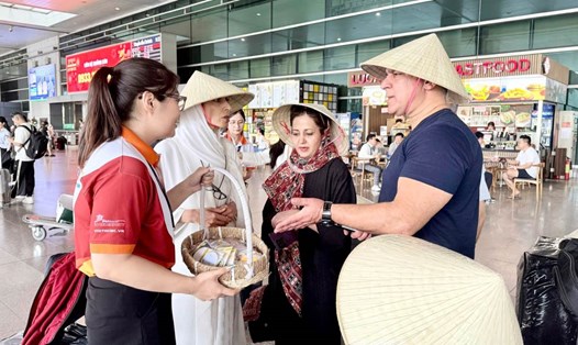 TPHCM đón đoàn khách bay charter đầu tiên từ Iran. Ảnh: Sở Du lịch TPHCM cung cấp