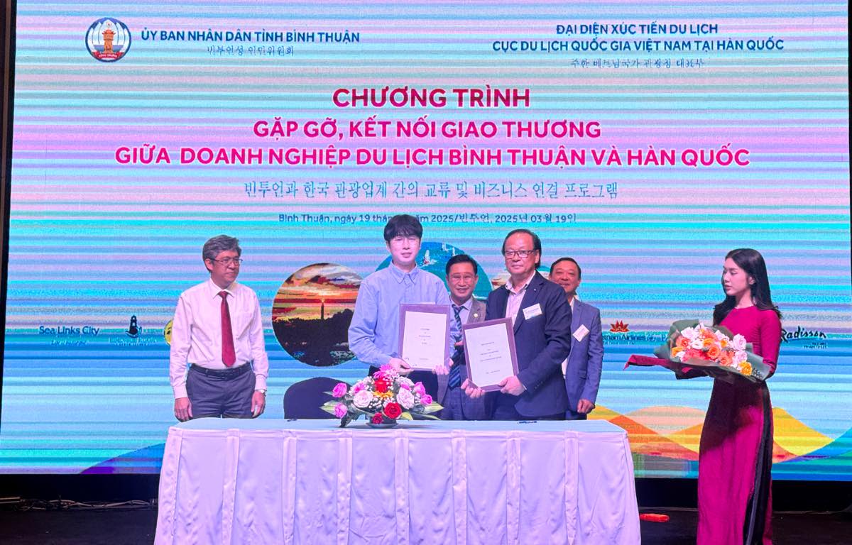 Hiep hoi Du lich Binh Thuan va Tap doan Hanatour ky ket hop tac to chuc don du khach Han Quoc. Anh: Duy Tuan 