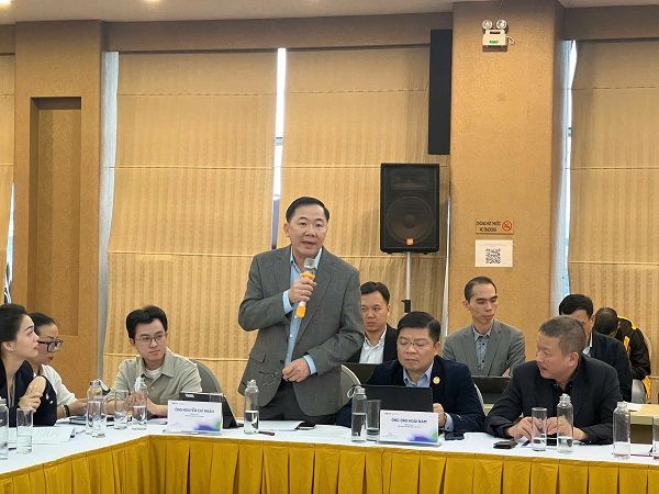 El Sr. Nguyen Chi Nhan - Secretario General de la Asociacion de Tabaco de Vietnam (VTA) dijo que es necesario tener una hoja de ruta adecuada para aumentar el impuesto de consumo especial con el tabaco. Foto: Tra mi
