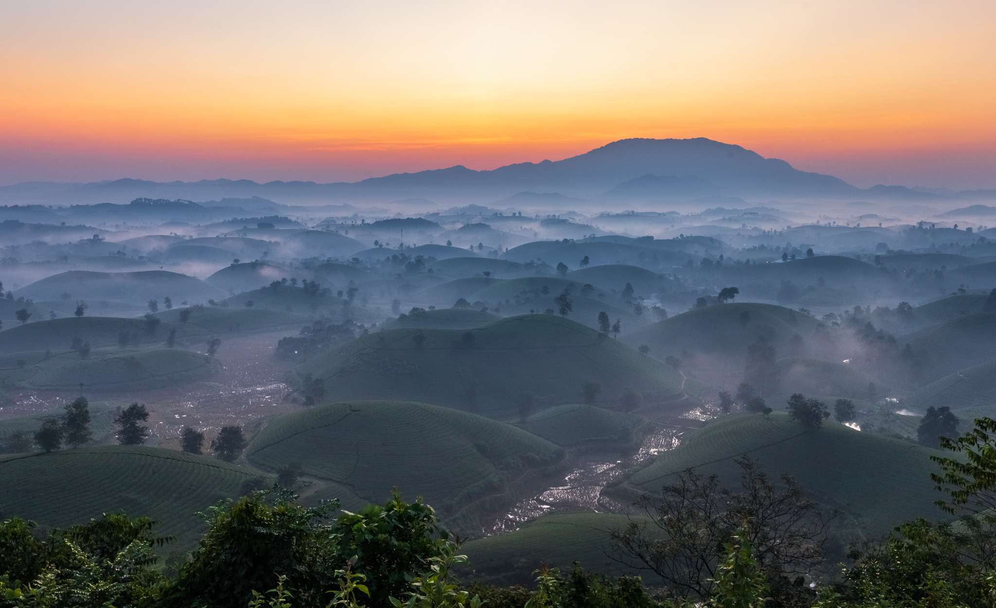 San binh minh tren doi che Long Coc. Anh: Anh Chiem 