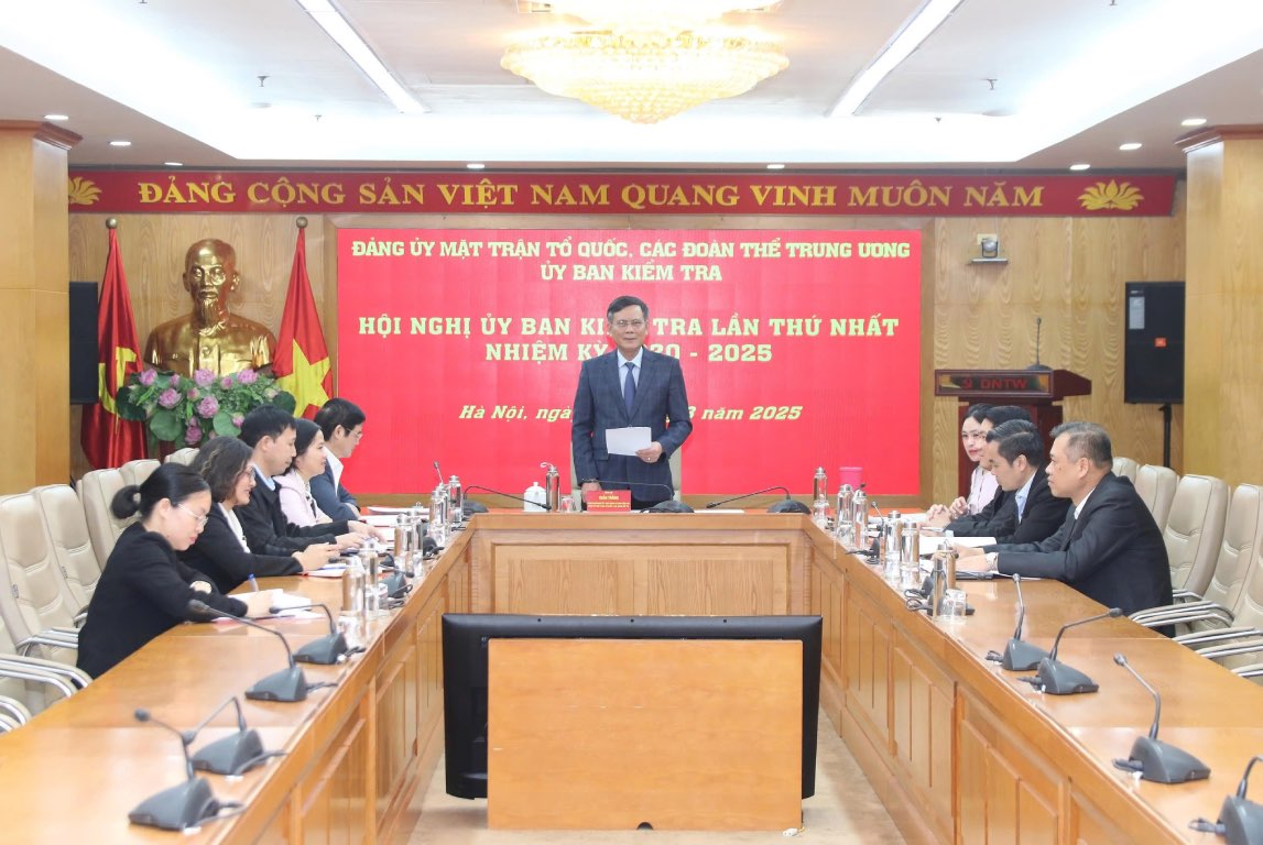 Comrade Tran Thang, Chairman of the Inspection Committee of the Party Committee of the Fatherland Front and Central Organizations chaired the Conference. Photo: Mat Tran.org.vn