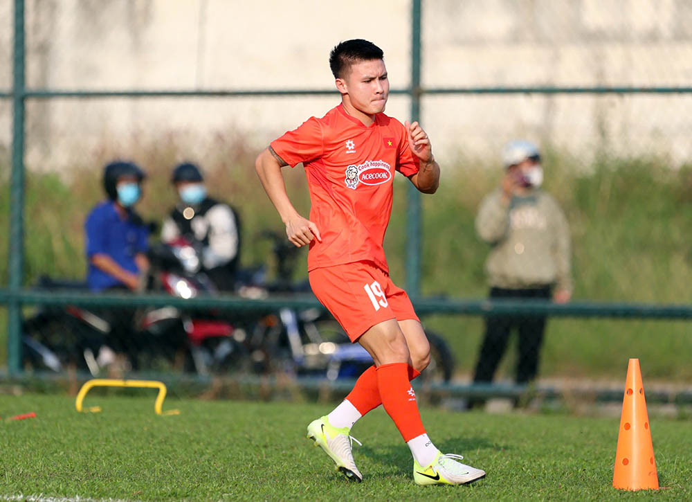 Quang Hai started in the match between Vietnam and Cambodia. Photo: Thanh Vu