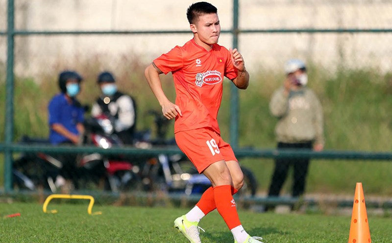 Quang Hai started in the match between Vietnam and Cambodia. Photo: Thanh Vu
