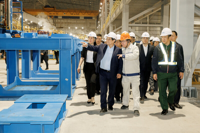 Prime Minister Pham Minh Chinh and the working delegation visited Hoa Phat Dung Quat Steel Complex. Photo: Hoa Phat Group.