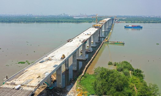 Cầu Nhơn Trạch bắc qua sông Đồng Nai, nối TP Thủ Đức (TPHCM) với huyện Nhơn Trạch (tỉnh Đồng Nai) là cây cầu lớn nhất trong dự án Vành đai 3 TPHCM. Ảnh: Anh Tú