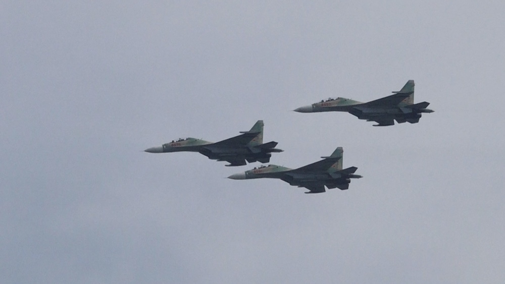 On March 19, a series of Su-30MK2 fighter jets took off for a drill in the airspace of Bien Hoa and Dong Nai.