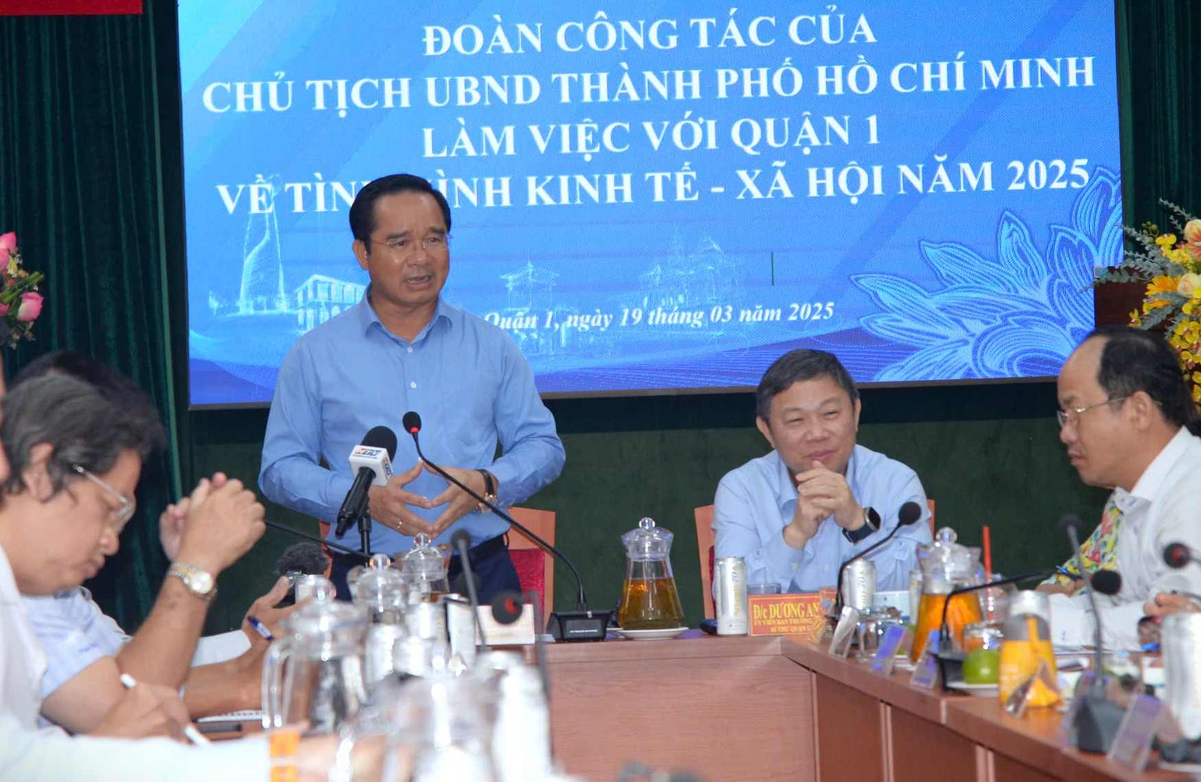 Chairman of the Ho Chi Minh City People's Committee Nguyen Van Duoc spoke at the meeting. Photo: Ha Khanh