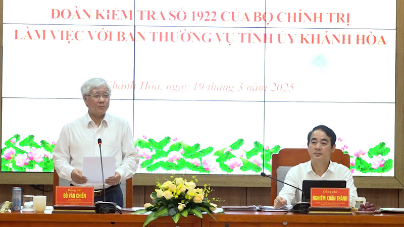 Mr. Do Van Chien - Politburo member, Secretary of the Party Central Committee, Chairman of the Central Committee of the Vietnam Fatherland Front worked with the Standing Committee of the Khanh Hoa Provincial Party Committee on the afternoon of March 19. Photo: Phuong Linh