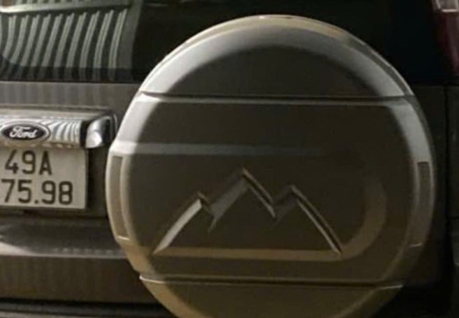 The car was driven by driver Dinh Van Khoi. Photo: Lam Hong