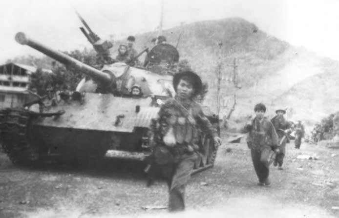 The soldiers marched back to liberate Phuoc Long. Photo: Provided by the Culture - Sports Center and the Center for Information and Communications of Phuoc Long Town