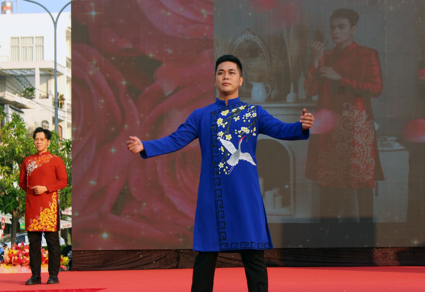 Tham chi con duoc canh may rau lua chon lam bo canh trong cac su kien quan trong. Anh: Lam Dien